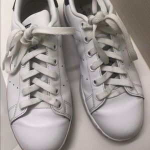 *Sold* Women’s Adidas Sneakers